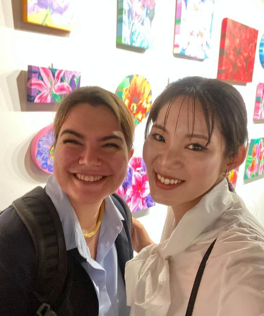 内田有理さんのインスタグラム写真 - (内田有理Instagram)「コロンビアアート展🇨🇴 カラフルな作品ばかりで癒されました😍💜💛🧡💙❤️ @arcot1  セルバンテスで開催中！  懐かしい方にも会えて嬉しかった☺️女子だけの写真は誰が…笑」4月15日 23時21分 - yuriuchida1018