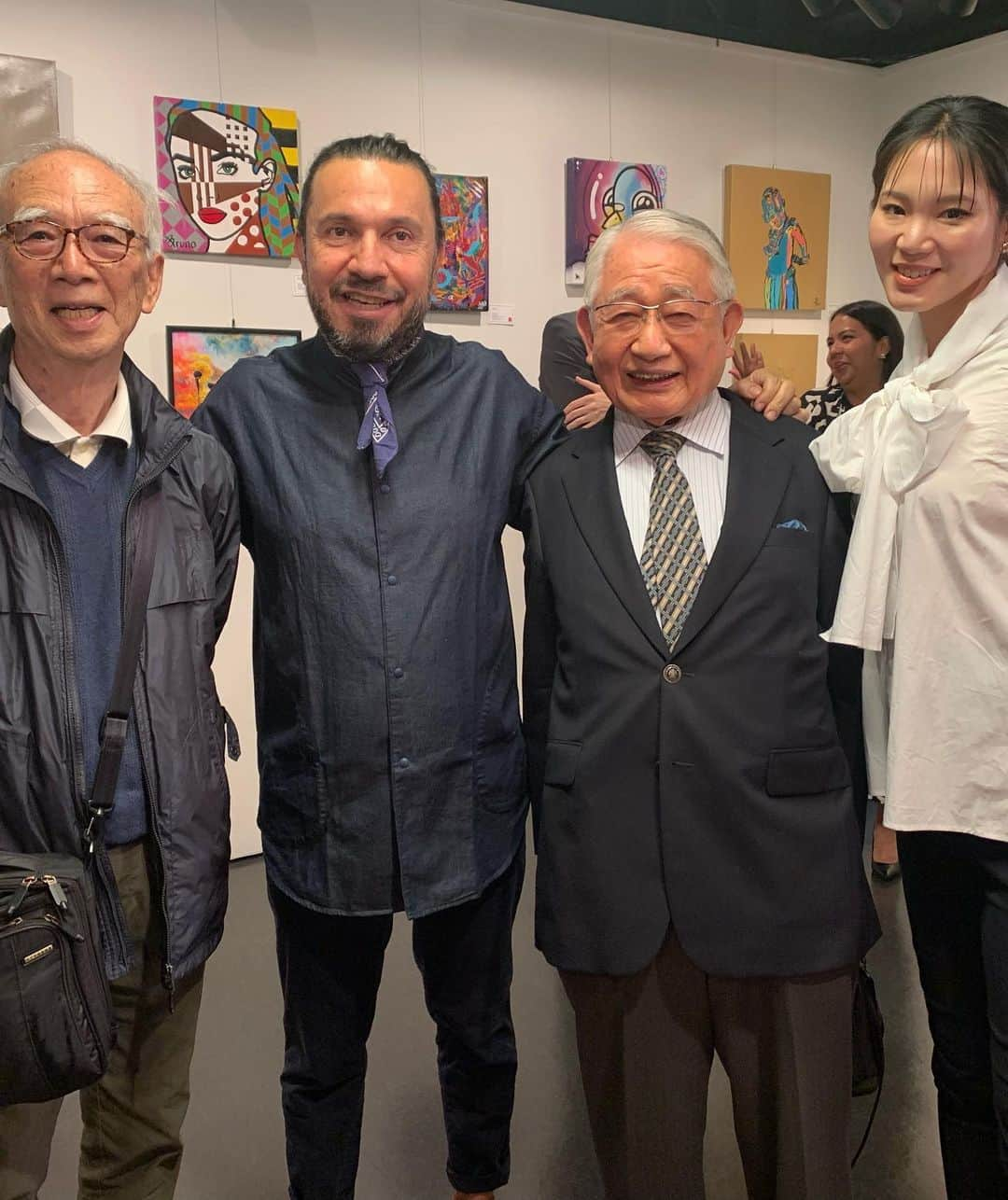 内田有理さんのインスタグラム写真 - (内田有理Instagram)「コロンビアアート展🇨🇴 カラフルな作品ばかりで癒されました😍💜💛🧡💙❤️ @arcot1  セルバンテスで開催中！  懐かしい方にも会えて嬉しかった☺️女子だけの写真は誰が…笑」4月15日 23時21分 - yuriuchida1018