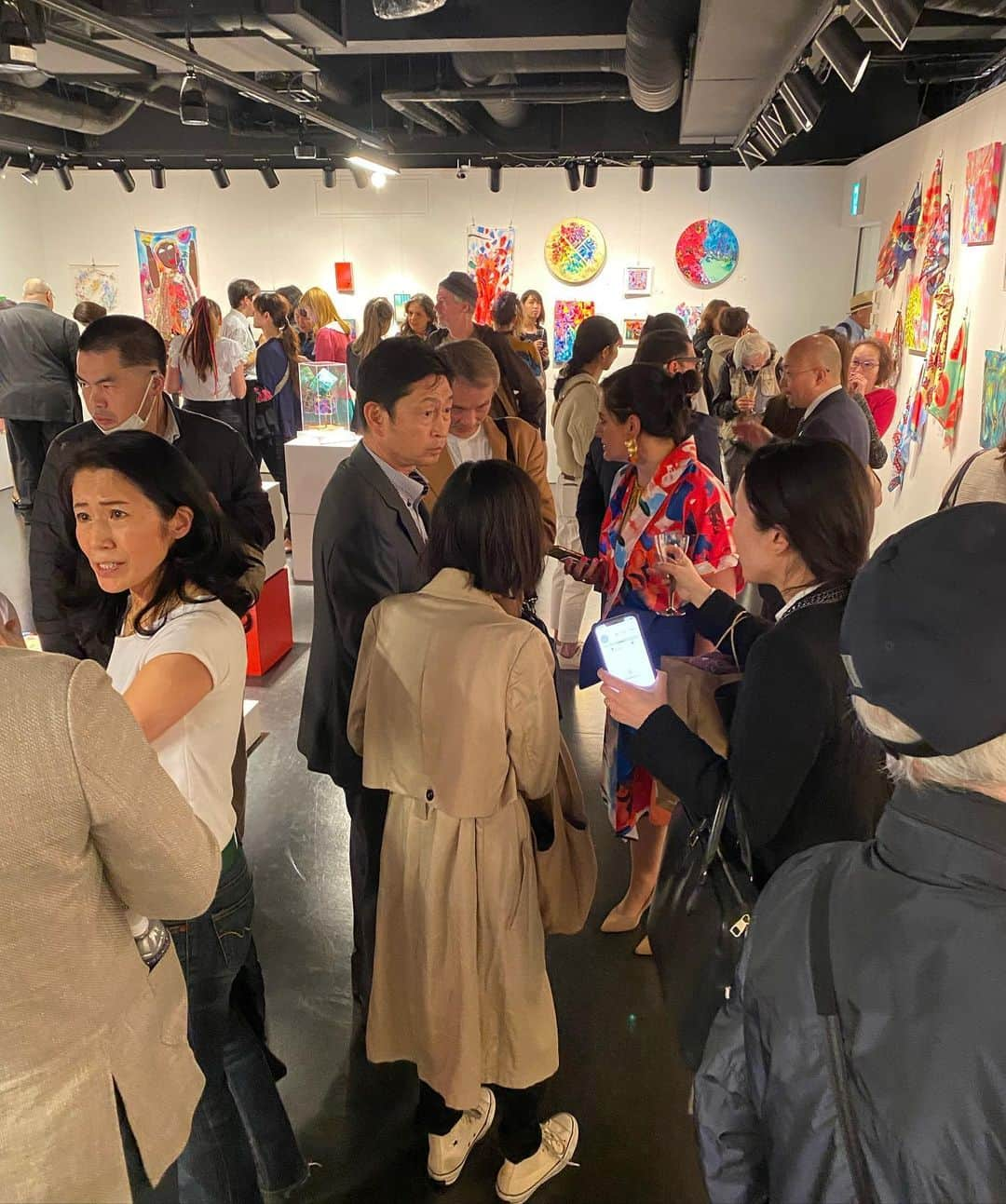 内田有理さんのインスタグラム写真 - (内田有理Instagram)「コロンビアアート展🇨🇴 カラフルな作品ばかりで癒されました😍💜💛🧡💙❤️ @arcot1  セルバンテスで開催中！  懐かしい方にも会えて嬉しかった☺️女子だけの写真は誰が…笑」4月15日 23時21分 - yuriuchida1018