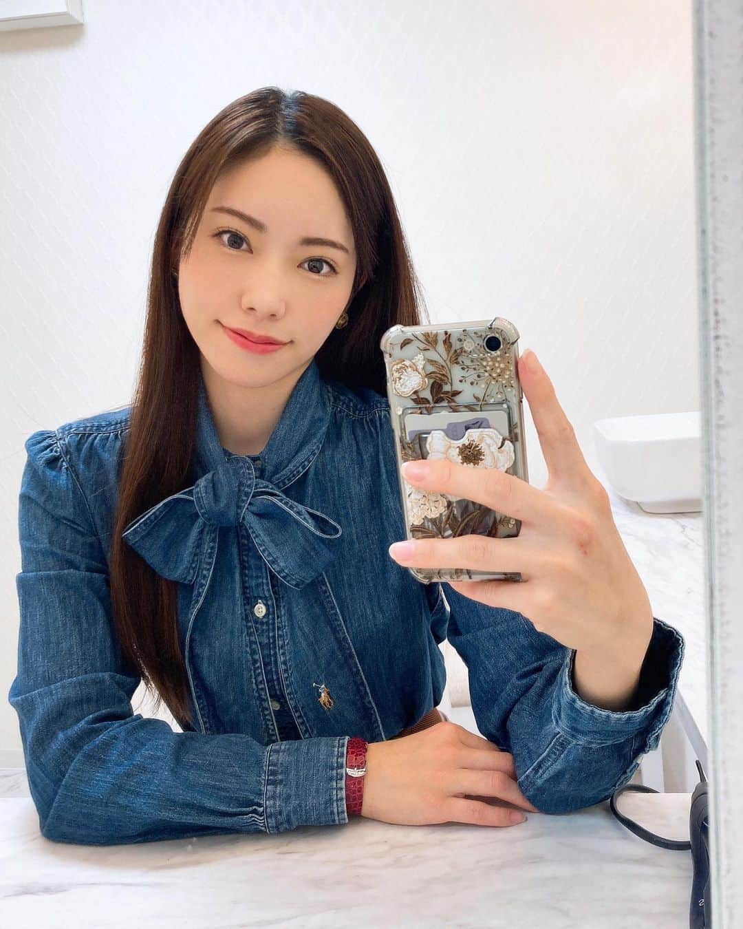 のインスタグラム：「⁡ 今日は久しぶりにエステサロン〝MI AMORE〟へ行きました♪♪ ⁡ 今回はオーダーメイド痩身コースで、二の腕と腰回りのキャビテーション＋ラジオ派＋吸引✨ ⁡ 痩身のコースだけど施術のなかで老廃物を流したり、コリをほぐしたりもするので身体が軽くなったよ〜！！ ベテランエステティシャンの方に右は前腕が、、左は上腕がガチガチだと教えてもらったので、ホームケアの時気をつけよう💪🏻 ⁡ ⁡ ⁡ ⁡  #クリスティーナ#六本木#六本木エステ#完全個室#miamore六本木 #selfie #美容 #beauty#salon#CHRISTINA#美容好き#隠れ家サロン#エステ#痩身#マッサージ#クリスティーナ化粧品」