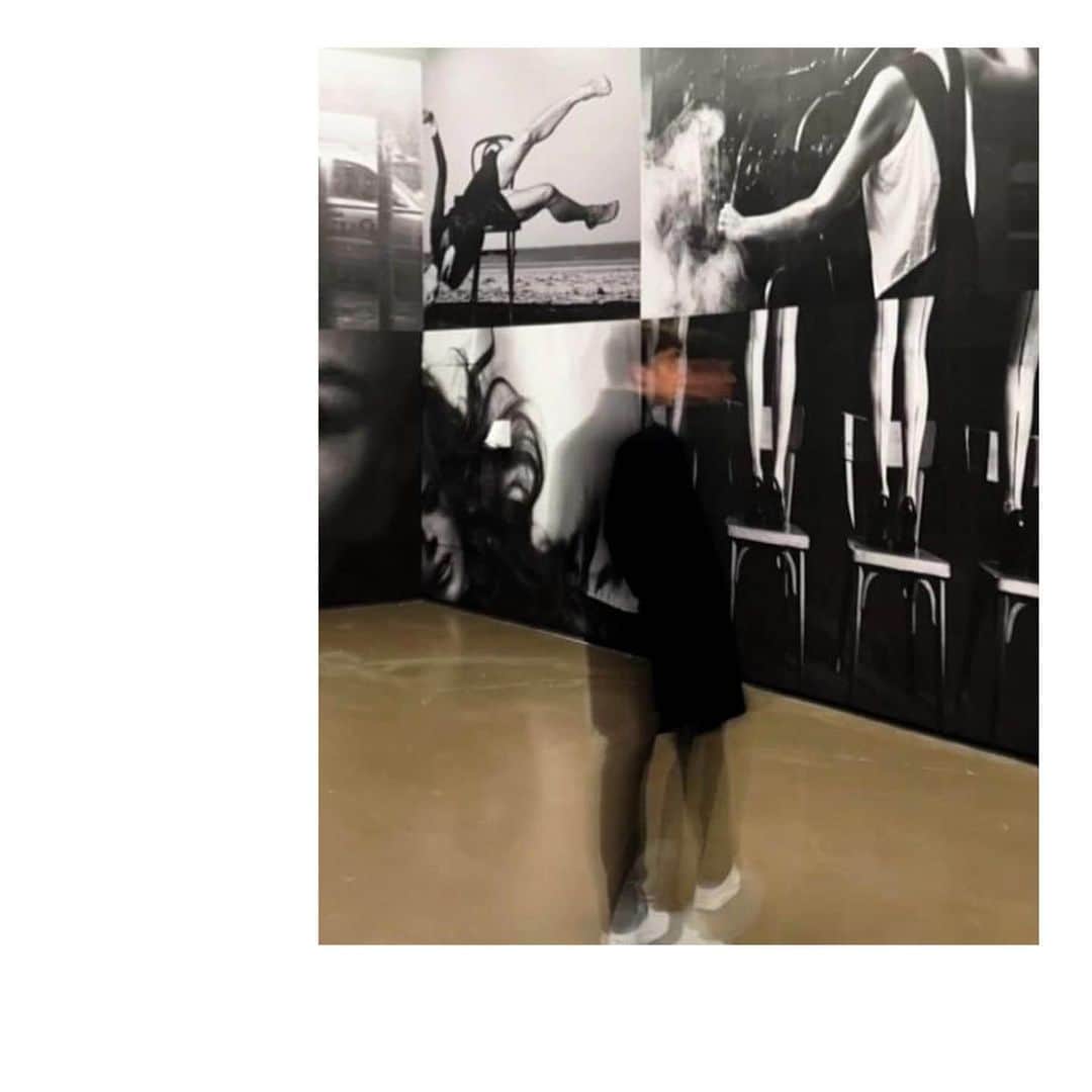 ピーター・リンドバーグさんのインスタグラム写真 - (ピーター・リンドバーグInstagram)「One month left to discover Peter Lindbergh's first self-curated exhibition On view in Brussels' Espace Vanderborght until 14 May 2023   Take a closer look at 'Untold Stories' as seen by its visitors  Photos by @julien.blgr @_lerazimina_ @una_taal  (Cover image: @alexdeterwangne_visuals)  #LindberghUntoldStories #PeterLindberghBrussels #Brussels #Kunstpalast #Profirst」4月15日 23時31分 - therealpeterlindbergh