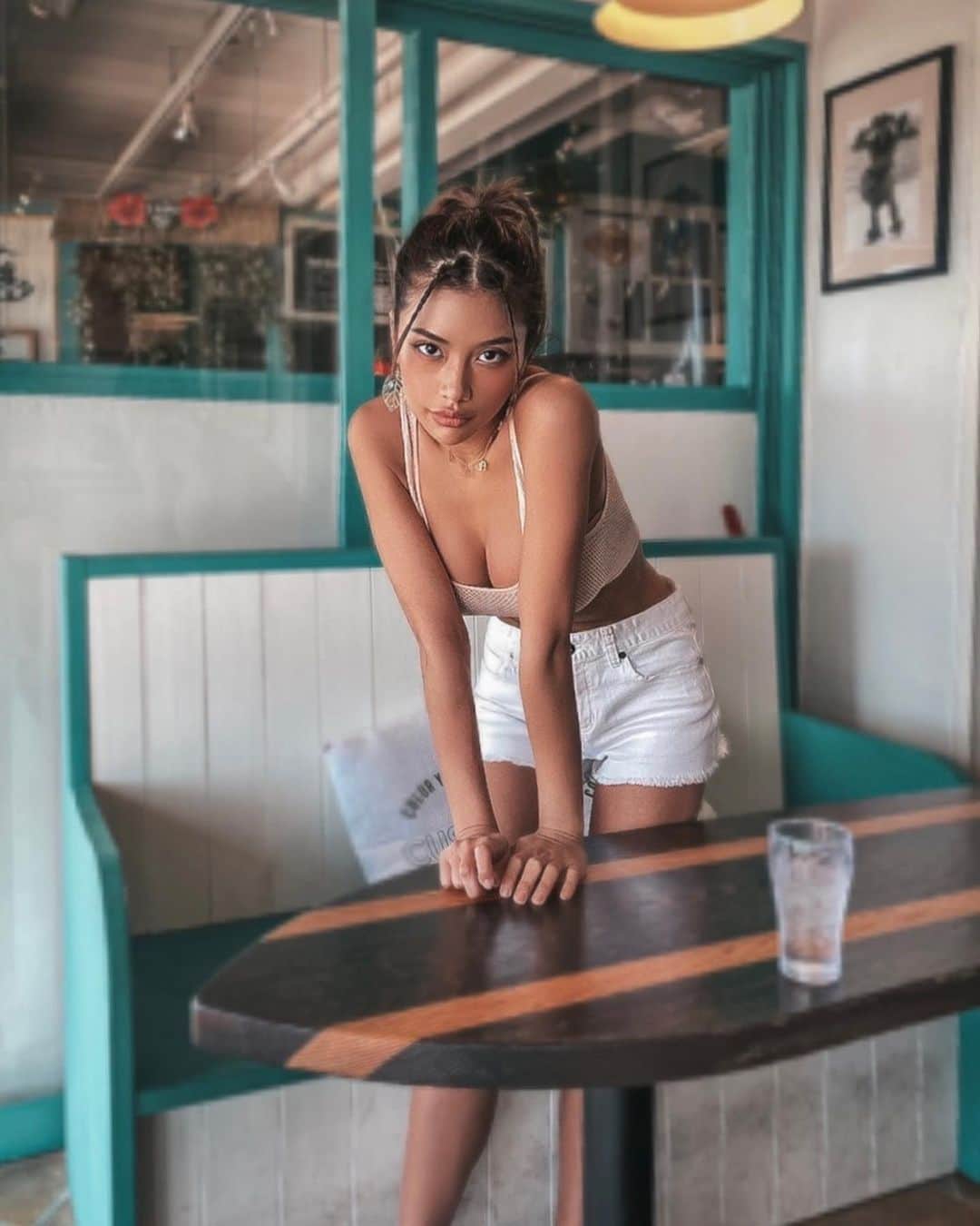 VIENNAのインスタグラム：「Back to the old day🍔 #自撮り」