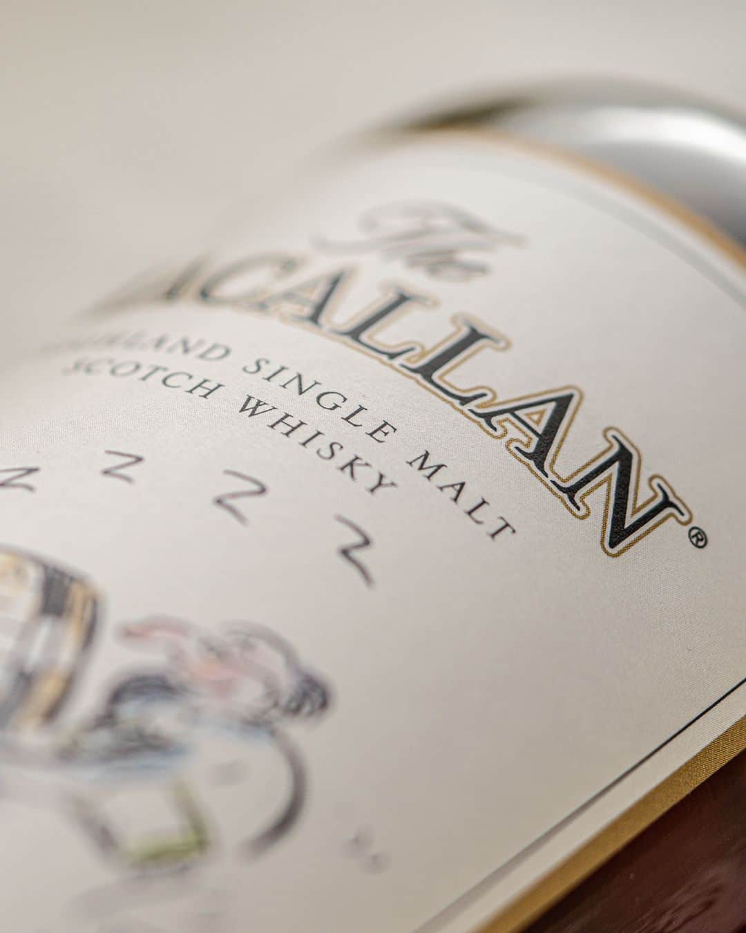The Macallanのインスタグラム：「Today, Folio 7 breathes new life into this timeless campaign and the illustrations of 'The Boffins Baffled'. It celebrates the rich heritage of The Macallan – and one of our most unforgettable ad campaigns from decades past. The exceptional whisky showcases a golden honey colour, raisins, milk chocolate and orange peel give way to vanilla and baked fruits on the palate, leaving a long,  creamy finish with warm spices.⁣ ⁣ Folio 7 will be available from The Macallan Online Boutique via The Macallan Ballot with delivery to select locations, The Macallan Estate Bar and premium retailers, bars and restaurants around the world from April 2023. There will be limited availability worldwide.⁣ ⁣ Crafted without compromise. Please savour The Macallan responsibly.⁣ ⁣ #TheMacallan #Folio7」