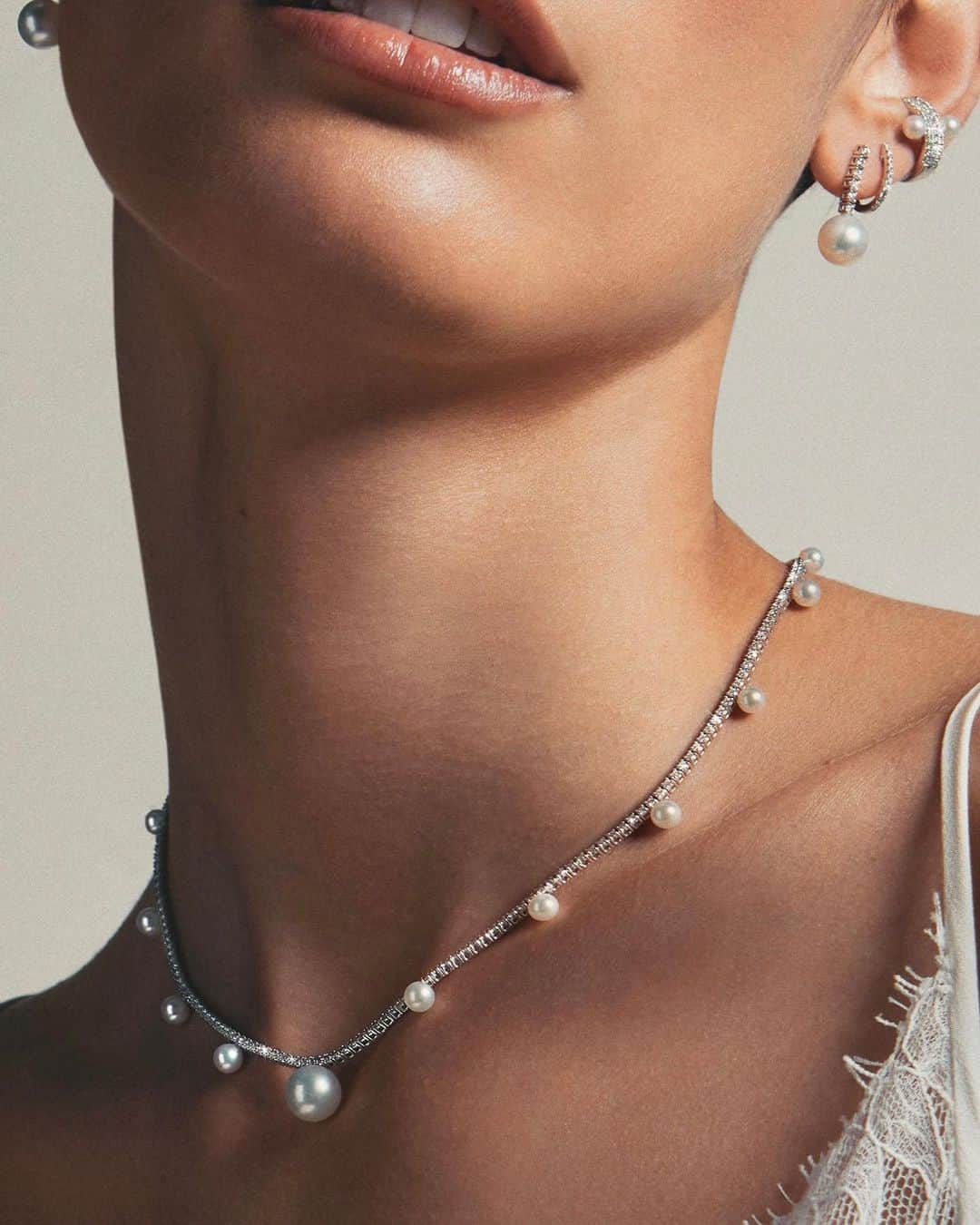 M I Z U K Iさんのインスタグラム写真 - (M I Z U K IInstagram)「✨ Coming Soon ✨  NEW P R I V E collection launching soon on www.mizukijewels.com   18kt white gold Akoya pearls and diamond necklace KATHLEEN   Precious. Striking. Original.  #prive #eve #finejewelry  #mizukijewels #mizuki #mizukijewelry」4月15日 23時39分 - mizukijewels