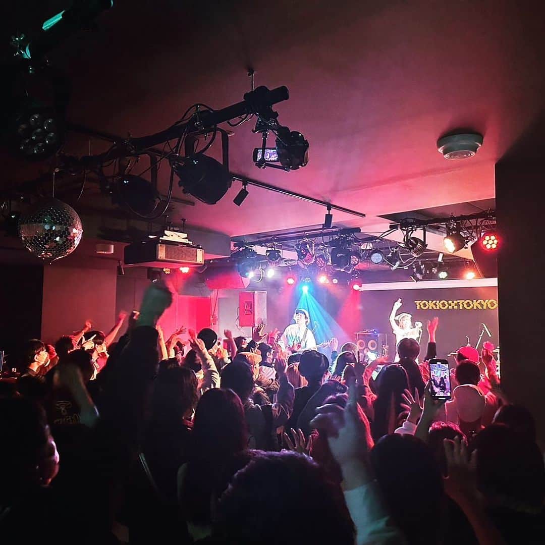 吉田凜音のインスタグラム：「改めて東京ワンマンありがとうございました！ やっぱりライブが1番好きです なによりも大好きです あの空間がとっても愛おしい 生きているなと実感します  今年はどんどんライブもします 遊びに来てください  そして 追加公演発表されました！ 未公開の新曲やるぜ  5月7日 18:30 開演 ( 18:00 開場 ) 会場：shibuya eggman(東京都)  よろしくお願いします 今日よりも熱い日にしような」