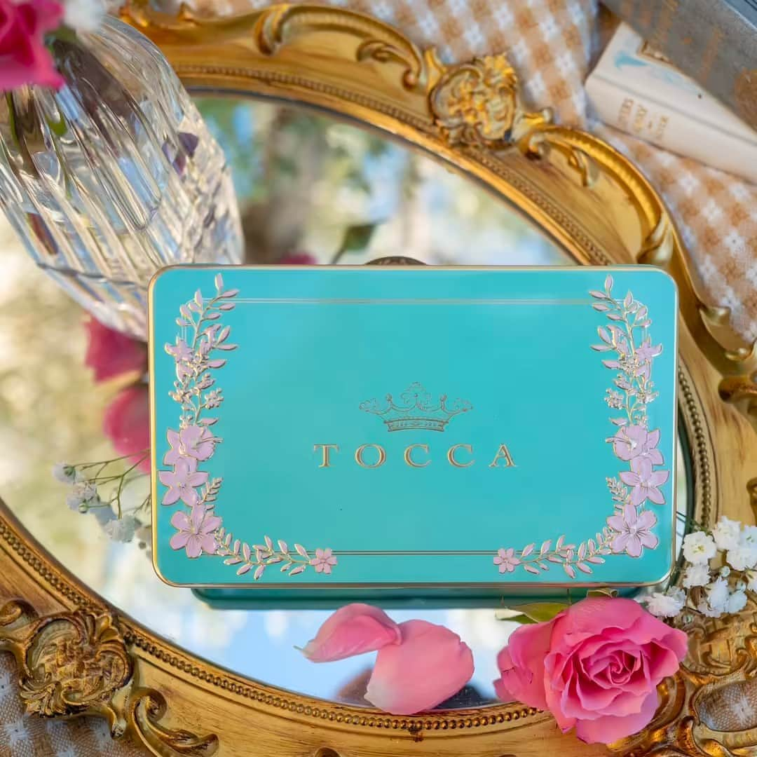 トッカさんのインスタグラム写真 - (トッカInstagram)「Meet our brand-new ✨Luxury Fragrance Wardrobe✨! It features our top-selling scents in a stunning reusable tin. The perfect gift for someone special...like you! 🥰⁠ ⁠ #TOCCA #LoveYourself ⁠ _⁠ #TOCCAbeauty #TOCCAperfume #TOCCAFragrance #fragrance #eaudeparfum #perfume #perfumenotes #pretty #perfumery #finefragrance #timelessbeauty #european #handcraftedbeauty #adventure #flowers #florals #explore #beauty #spring #springsets #wardobe #fragrancewardobe #new #newproduct」4月15日 23時45分 - tocca