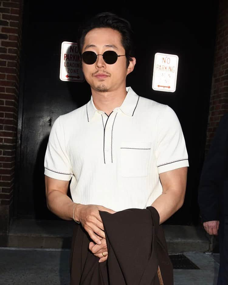 トッドスナイダーのインスタグラム：「Steven Yeun, star of Netflix’s “Beef”, wearing the Italian Riviera Sweater Polo in NYC.」