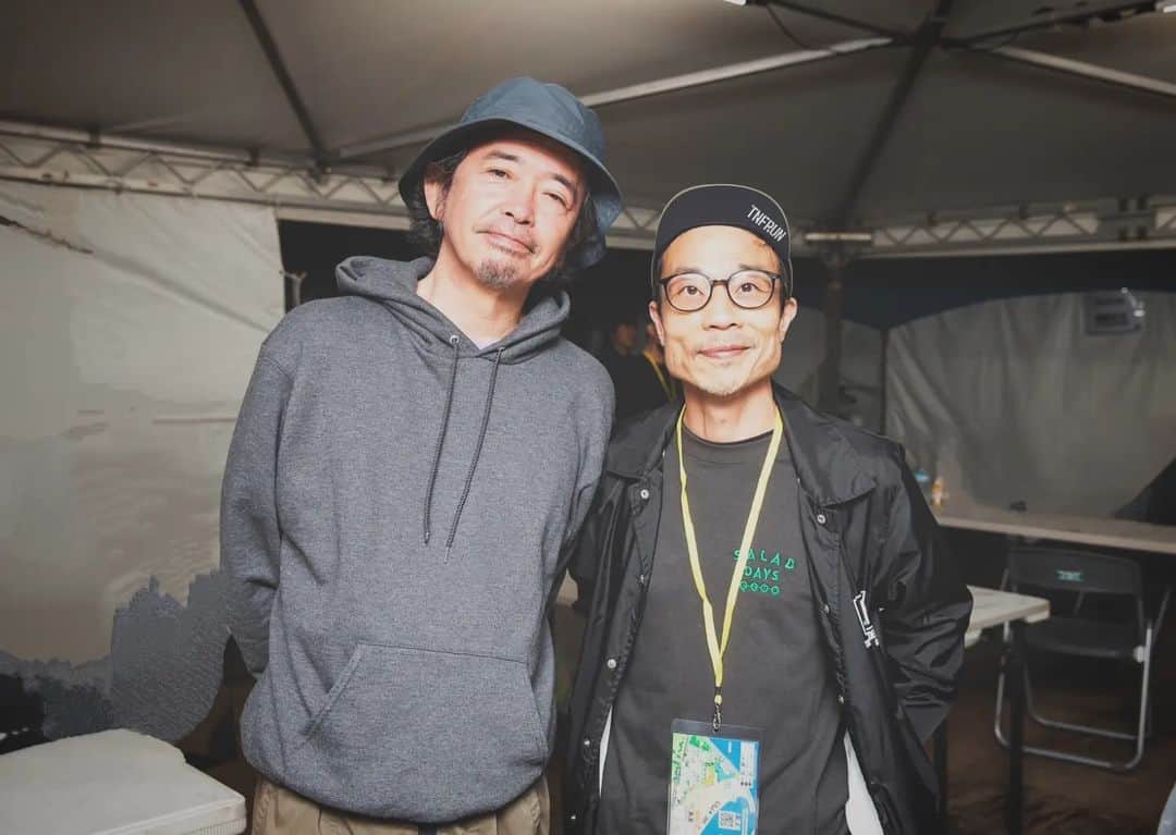 磯部正文のインスタグラム：「⁡ ⁡民生さんに久しぶりに会えて嬉⁡ 素晴らしいステージ⁡ セットリストどの曲も良いに決まってますけど⁡特にコーヒー⁡ 改めてすごい曲  聴けて感動⁡ ⁡⁡ ⁡そういえば⁡ ⁡民生さんが会場入りして 挨拶している最中⁡ ⁡そういやあカープどうなったんかのう⁡ ⁡と言いながらご自身のスマホの速報アプリを開き ⁡お！逆転しとるじゃん？これってサヨナラ勝ちしとるよねえと 一緒にスコア表を見て喜びあえた時⁡ 広島で生まれ育ってカープファンで良かったあ⁡ ⁡と思ったんだった」