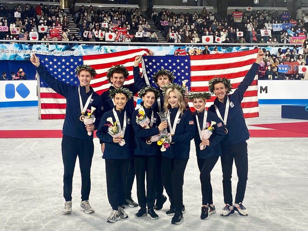 ジェイソン・ブラウンのインスタグラム：「🥳🥇🥰 #wttfigure #teamusa」