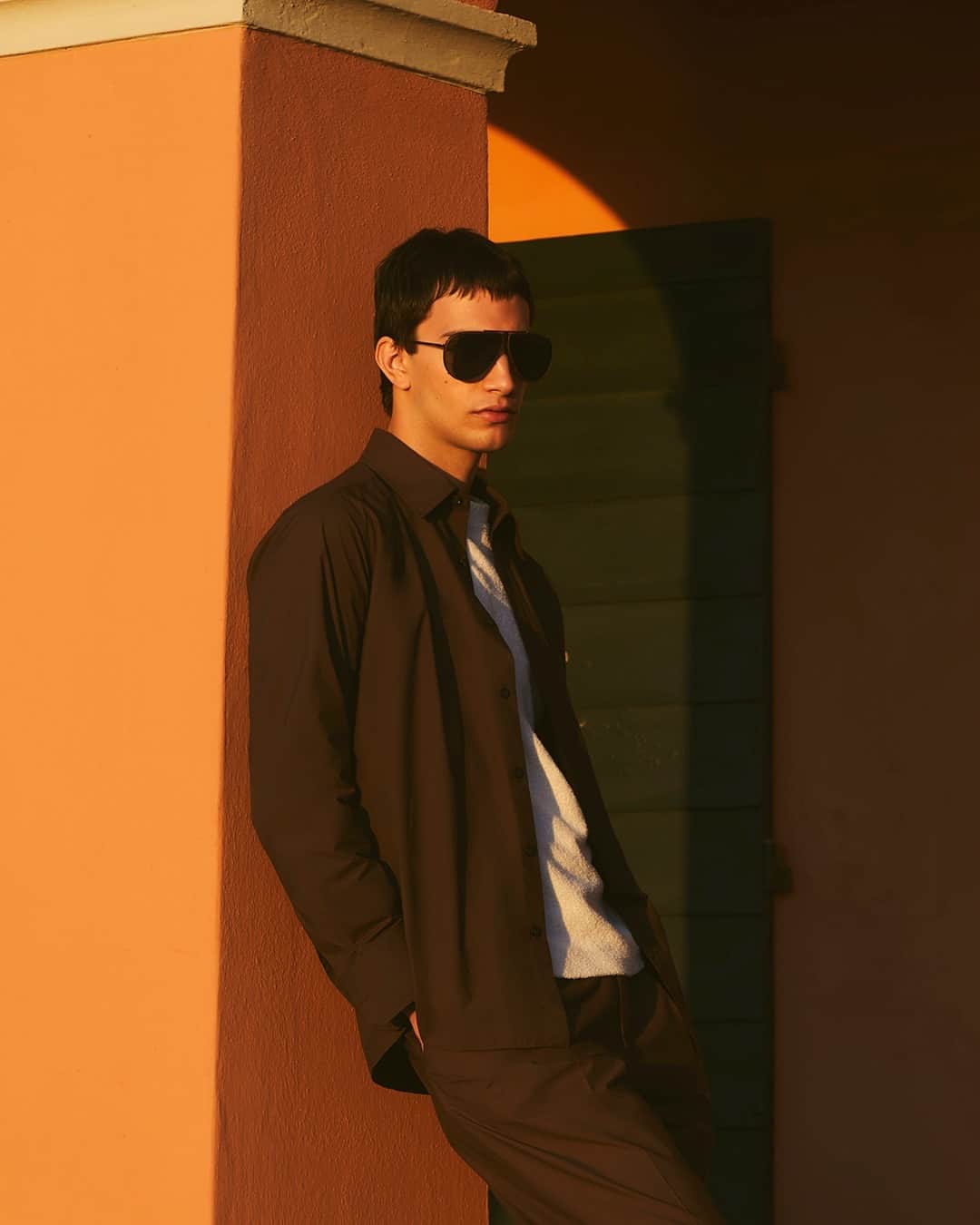 のインスタグラム：「Shining in the sun with a distinctive look from the new collection.  #TodsSS23 #TodsEyewear #Tods」