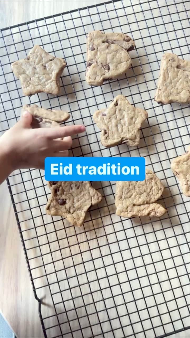Wal-Mart Stores, Incのインスタグラム：「#EidMubarak to all celebrating! Hoping it’s full of family time & treats. 🌙✨ @honestlyaisha #Ramadan #ArabAmericanHeritageMonth」