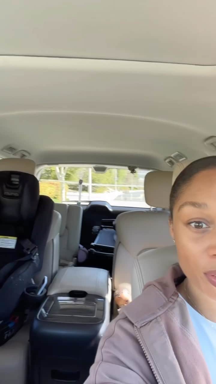 アリソン・フェリックスのインスタグラム：「Finally, some sun in LA! So we’re getting out of the house and making the most of it in the @NissanUSA Armada. #NissanPartner」