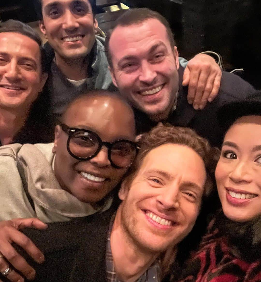 サッシャ・ロイズさんのインスタグラム写真 - (サッシャ・ロイズInstagram)「Exceedingly grateful to my new family at @nbcchicagomed for the opportunity to come play with you this season. What a joy it’s been to portray tech giant Jack Dayton, especially as a man who can never get his printer to work. The warmth and graciousness of the cast and crew was supreme and I thank you. And Chicago, what can I say, couldn’t have asked for a more beautiful, cultured, scrumptious city to discover. Congratulations everyone on completing another successful season and here’s to many more. @nbconechicago @nbc #chicago」4月16日 0時09分 - mrsasharoiz