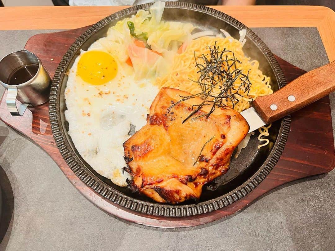 RCEOのインスタグラム：「病了5 天 我吃才能出门吃这餐，为了了吃这餐我忍了五天🤕🤕🤕🤣🤣🤣 #데이트 #블로그 #모델  #럽스타그램 #얼짱 #패션 #인스타그램 #오오티디 #촬영 #kfashion #watchaddict #koreanfashion #ulzzang #더위사냥 #송도 #센트럴파크 #선팔맞팔 #맞팔선팔 #vacheronconstantin #watchcollector #studygram #연구 #학생#석사#fiftysix#patrimoni #4500v #vcoverseas」
