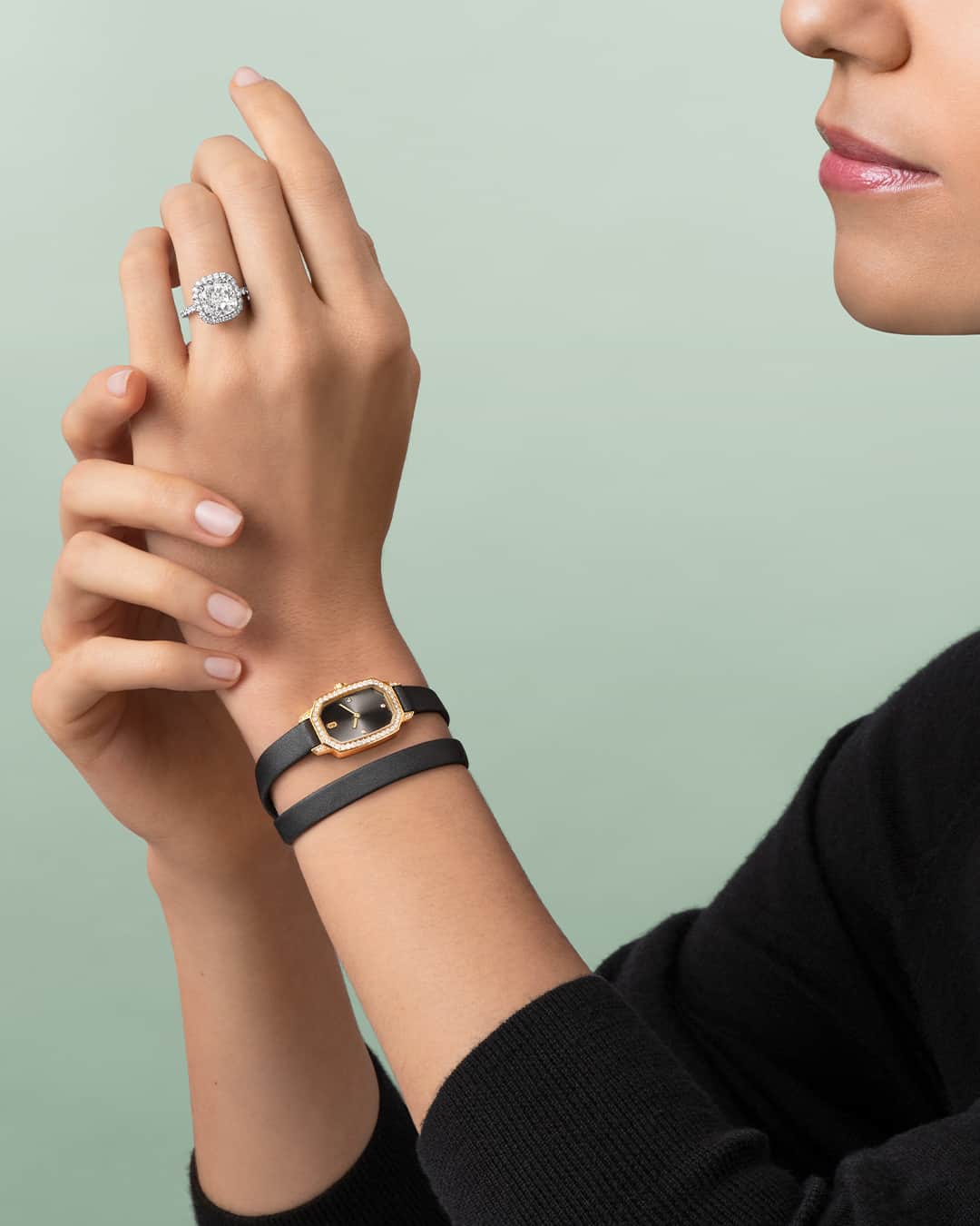 ハリー・ウィンストンのインスタグラム：「Inspired by Mr. Winston’s preferred emerald diamond cut, the Emerald watch envelops the wrist in contemporary brilliance. Tap the link in bio to make a statement in this instant classic. #HWEmerald #HarryWinston」