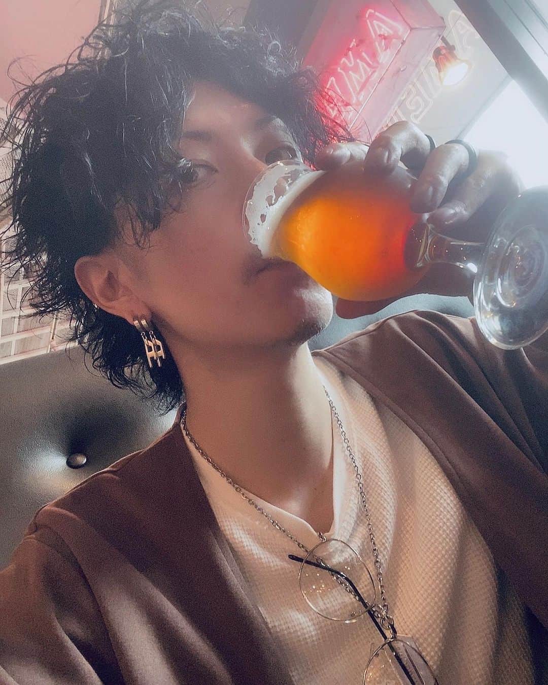 おばらよしおのインスタグラム：「はい  春はbeer 美味しいビール探し  ついでに 美味しいご飯も見つかって 大満足だす  #スプリングバレー469 #自家製レモンビア #横浜」