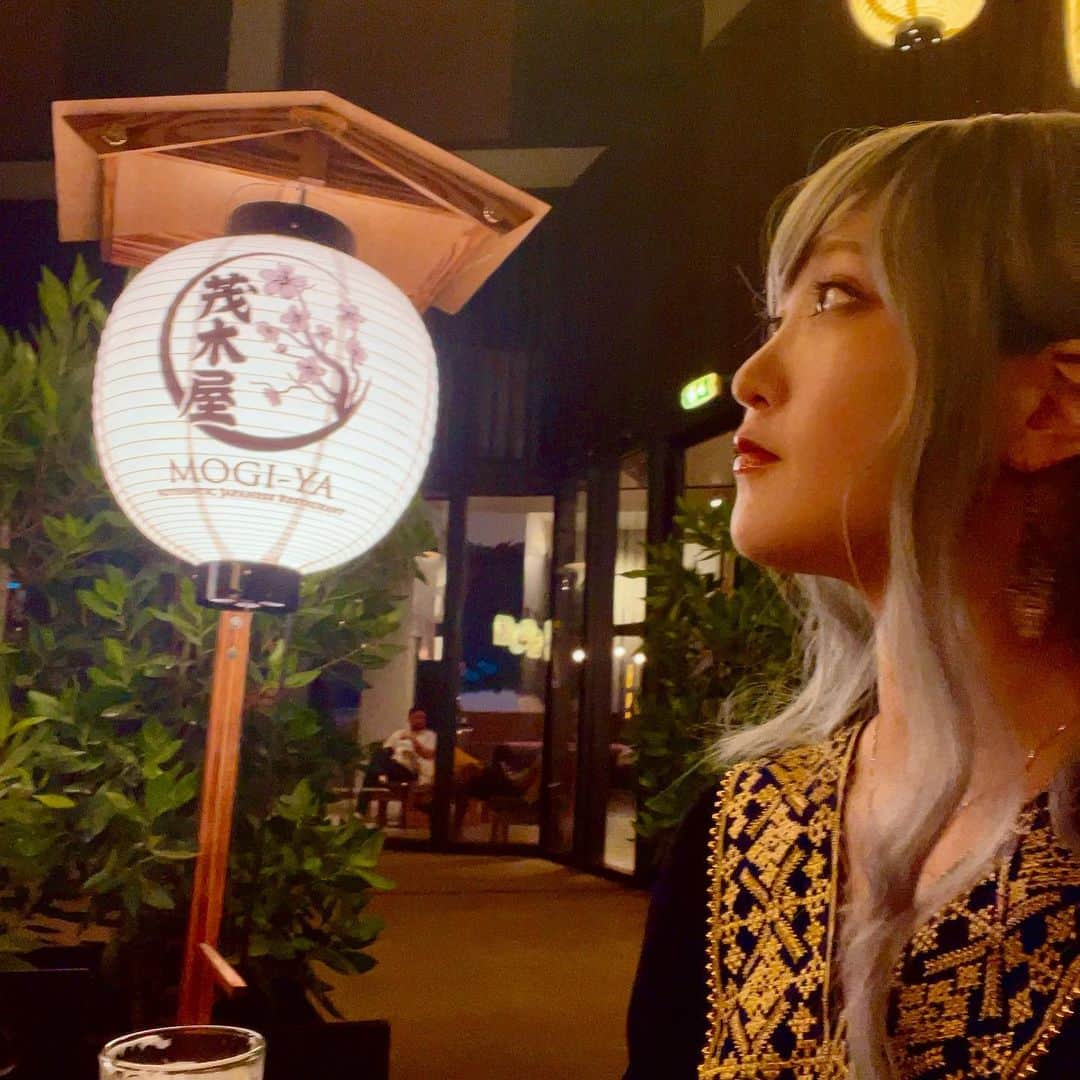 のインスタグラム：「Japanese restaurant mogiya in Dubai🍣 It was delicious and fun!  ドバイの日本食のお店「茂木屋」にお邪魔しました🍣  #mogiya #dubai #japanesefood #ドバイ #茂木屋」