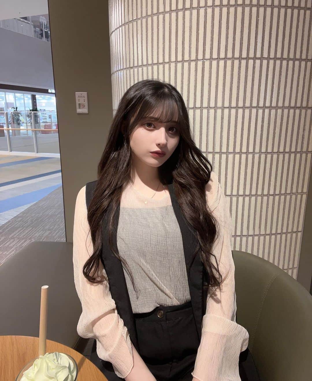 エイミーのインスタグラム：「髪の毛可愛くしてもらった！ 持ちよすぎて感動してます ありがとうございます🥹🤍  @masashi__eguchi    #ロングヘア  #サロンモデル  #エクステ」