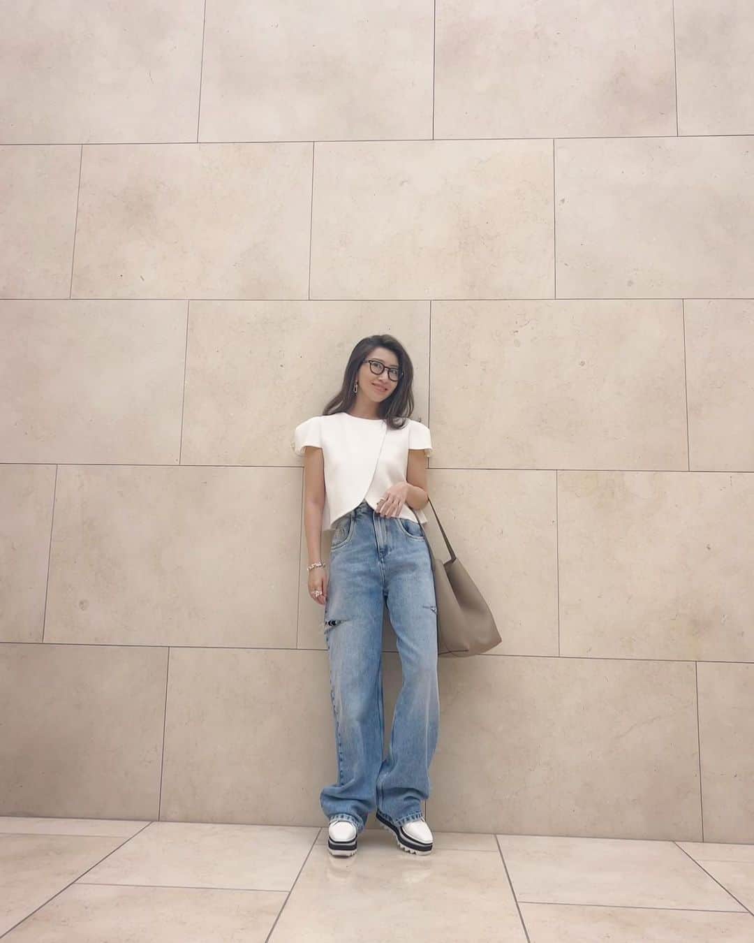 木嶋真優さんのインスタグラム写真 - (木嶋真優Instagram)「明日4月16日(日) よる10時25分放送『日曜日の #初耳学』📺　 オンエアです！ すごい初耳ギフテッドの2人をスタジオで👀 凄腕ブランドプロデューサー #柴田陽子 さんのインタビュー。面白かった✨是非ご覧ください。  #私服 #fashion」4月15日 15時57分 - mayukishima