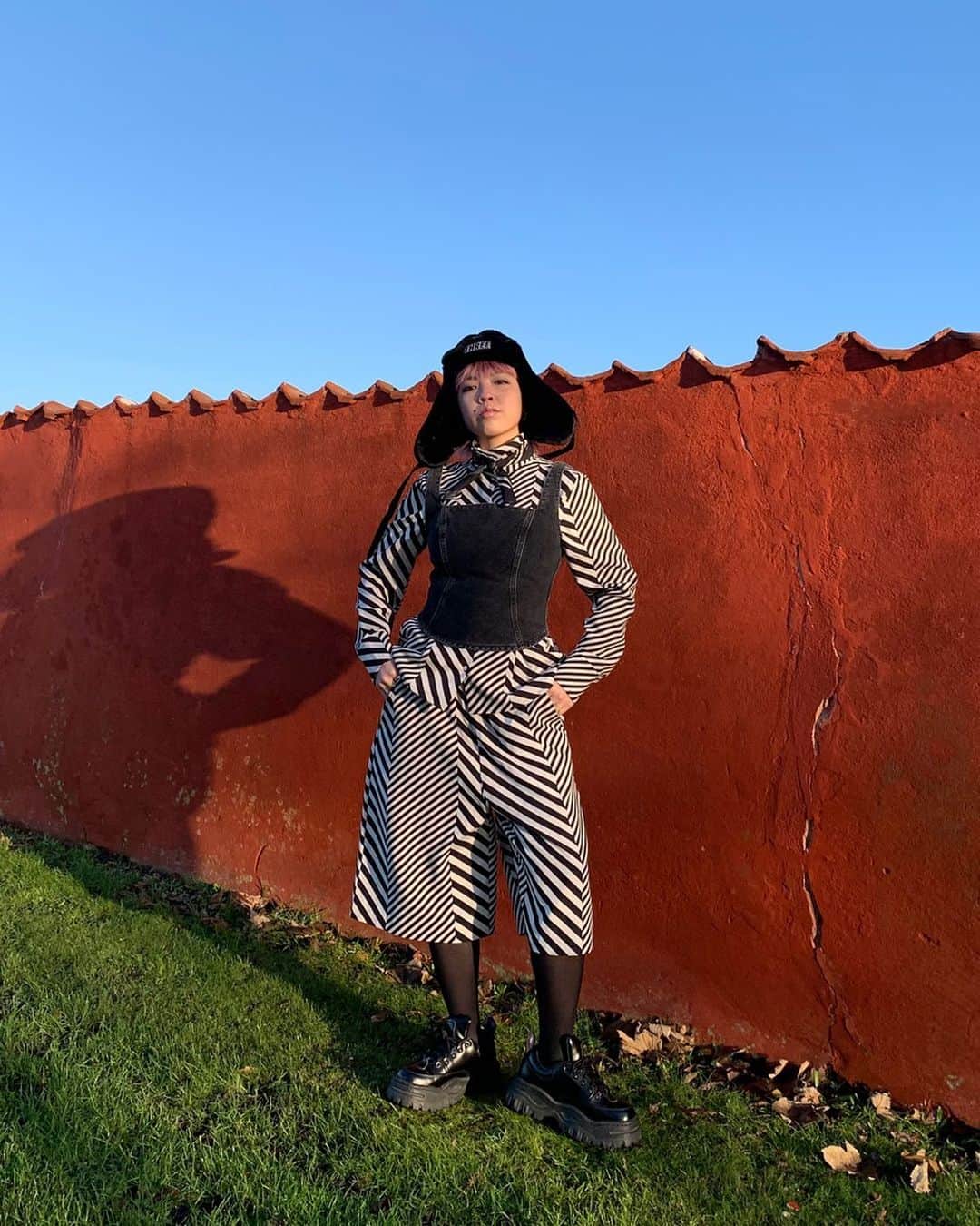 マッツノーガードのインスタグラム：「@fuminatsuji in our mix stripe set🖤🤍   Find more stripes online and in-store!   #madsnorgaard」