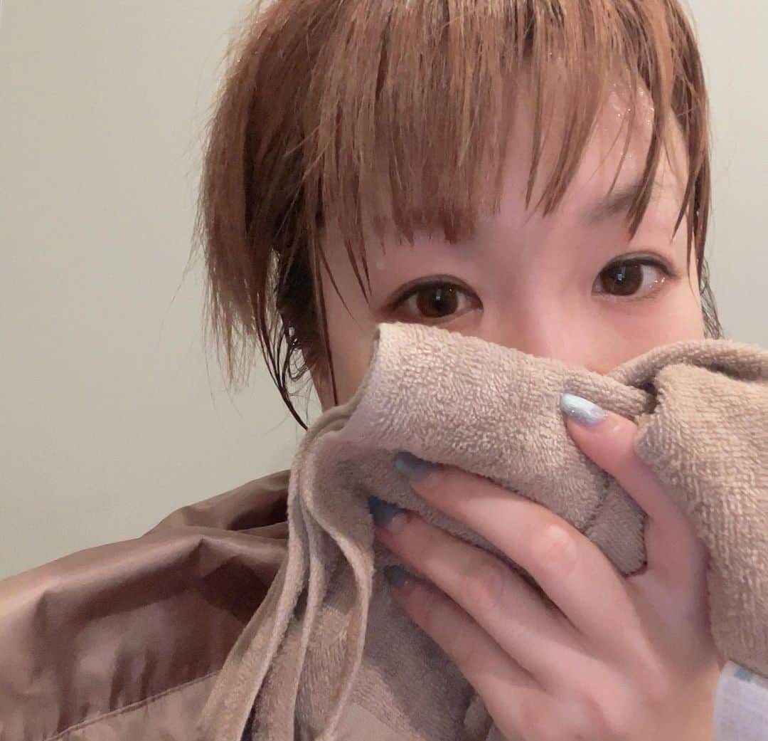 中島彩さんのインスタグラム写真 - (中島彩Instagram)「私の幸せ至福時間…💕 @jolibeaute.official へ✨  よもぎハーブ蒸し→全身マッサージ→フェイシャル❤️  よもぎハーブ蒸しでしっかり汗をかいてなら、全身のリンパマッサージ😍しっかりこりをほぐしていただいて、疲れていた首肩腰も軽く…✨  フェイシャルでは、ピーリング効果もあるホワイトブレイズのコース💕 気になる毛穴の開きやざらつき、くすみも一層してくれます😍 オールハンドのエレクトロリフティングでほぐして流し、整えてリフトアップもトーンアップも即時に叶います💕  毎回予約日が来るのが楽しみで仕方ない月に一度のご褒美時間です😍💕  #ジョリボーテ苦楽園  #苦楽園口エステ  #エステサロン　 #オールハンドエステ  #マッサージ　 #リンパマッサージ #西宮エステ #よもぎハーブ蒸し  #痩身  #エレクトロリフティング」4月15日 16時02分 - aya.n.aya
