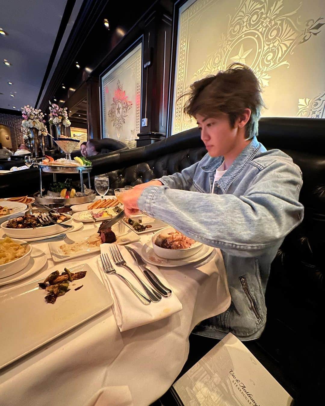 ジェミンさんのインスタグラム写真 - (ジェミンInstagram)「Looooool 😂 I took pictures of just me eating with Mark🍴🤓 in Houston 🇺🇸」4月15日 16時04分 - na.jaemin0813