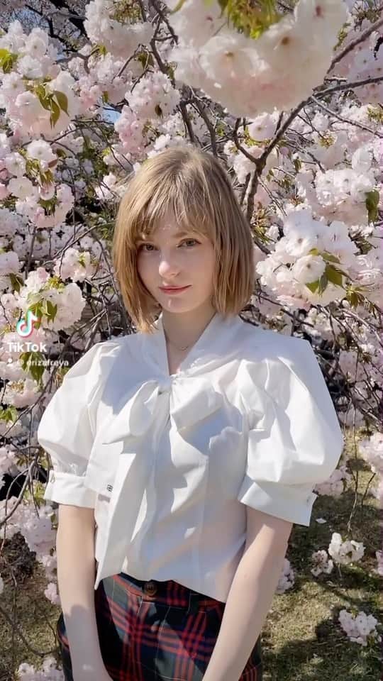 Ella Freyaのインスタグラム：「It’s rainy in Tokyo now. Missing the Sakura season already 🥲 もう桜の季節が恋しいです。。 📸: @pramudyakevin  I’m also posting lots of pictures from this day on my fanclub !」