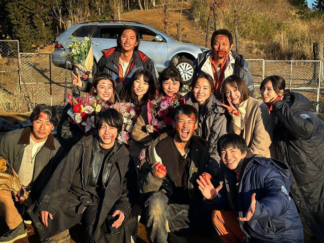 のインスタグラム：「16日　season4最終話　配信  凄く素敵な仲間たちを持つことができて幸せでした。 season4のチーム　みんなに感謝です。  　みなさん　心の準備はいいですか⁉︎  　　最終話…堪能してください💚  #君と世界が終わる日に   #キミセカ」