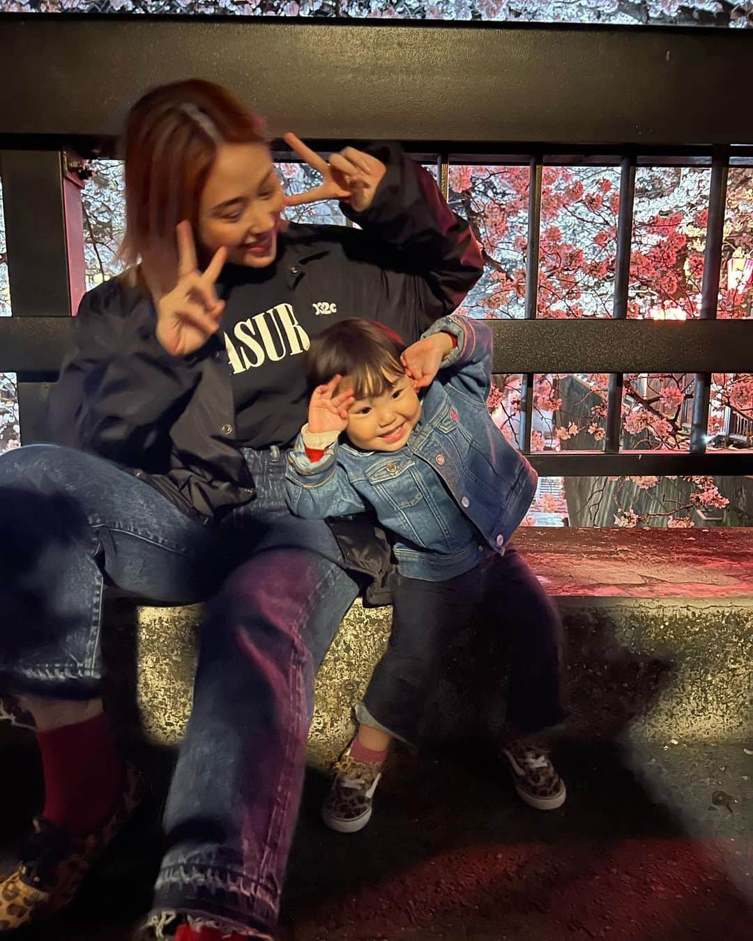 出浦寛子（HIROKO）さんのインスタグラム写真 - (出浦寛子（HIROKO）Instagram)「#夜桜散歩 #familytime」4月15日 16時18分 - detsuko