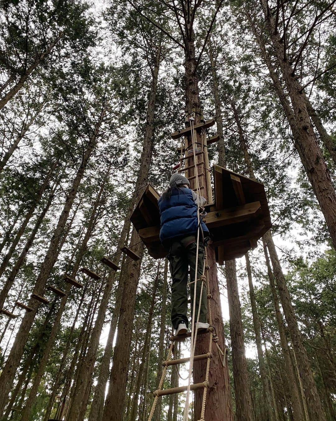 永野芽郁のインスタグラム：「・ 休日にアスレチックへ🤸🏻‍♂️」