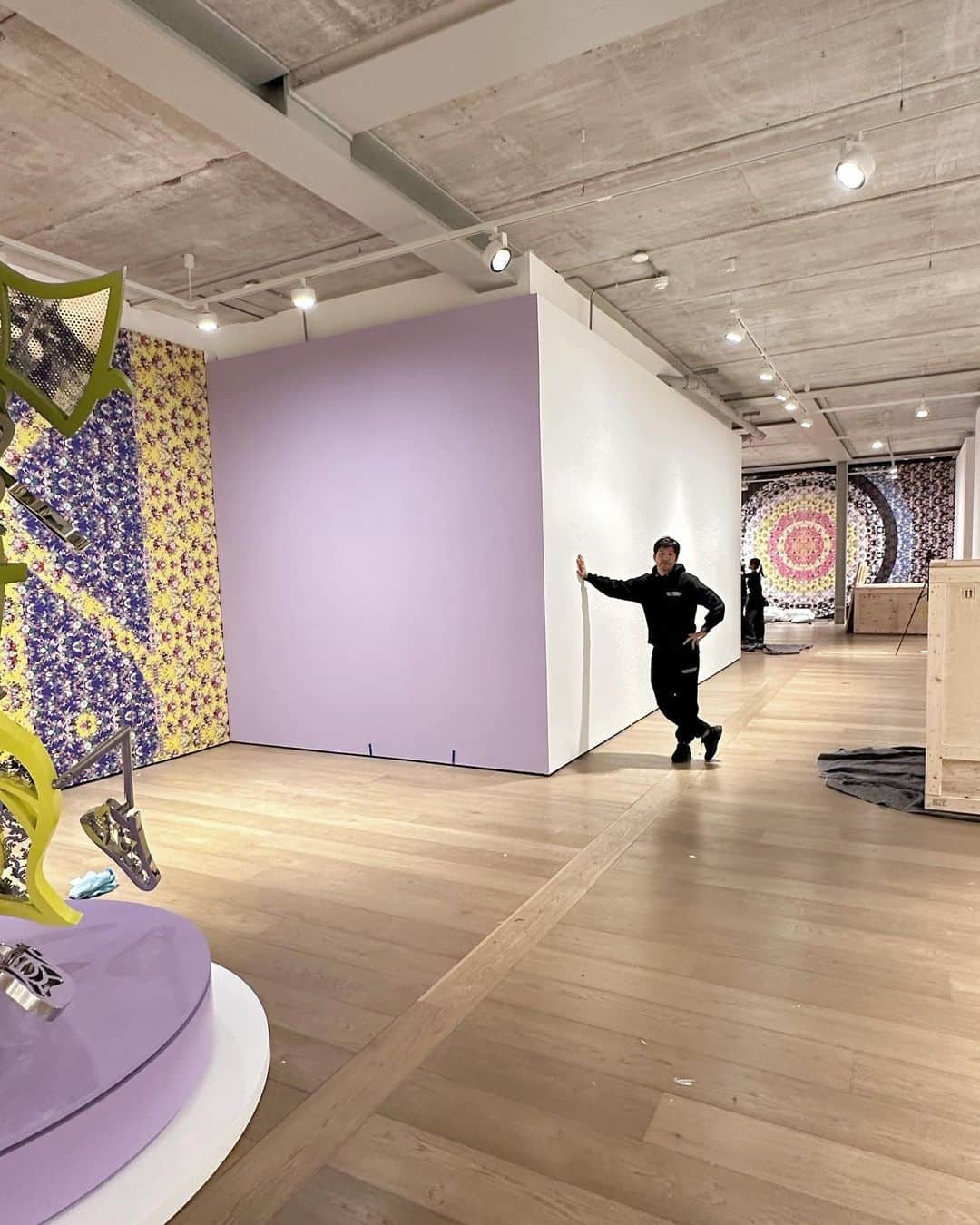 松山智一のインスタグラム：「Its uplifting when the space itself is coming together before any work is hung 🇬🇧 London calls! Join us 4/20 @alminerech」