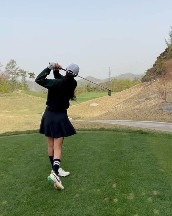 キム・スヒョンのインスタグラム：「주말이 기다려지는 이유 ⛳️  #golfislife」