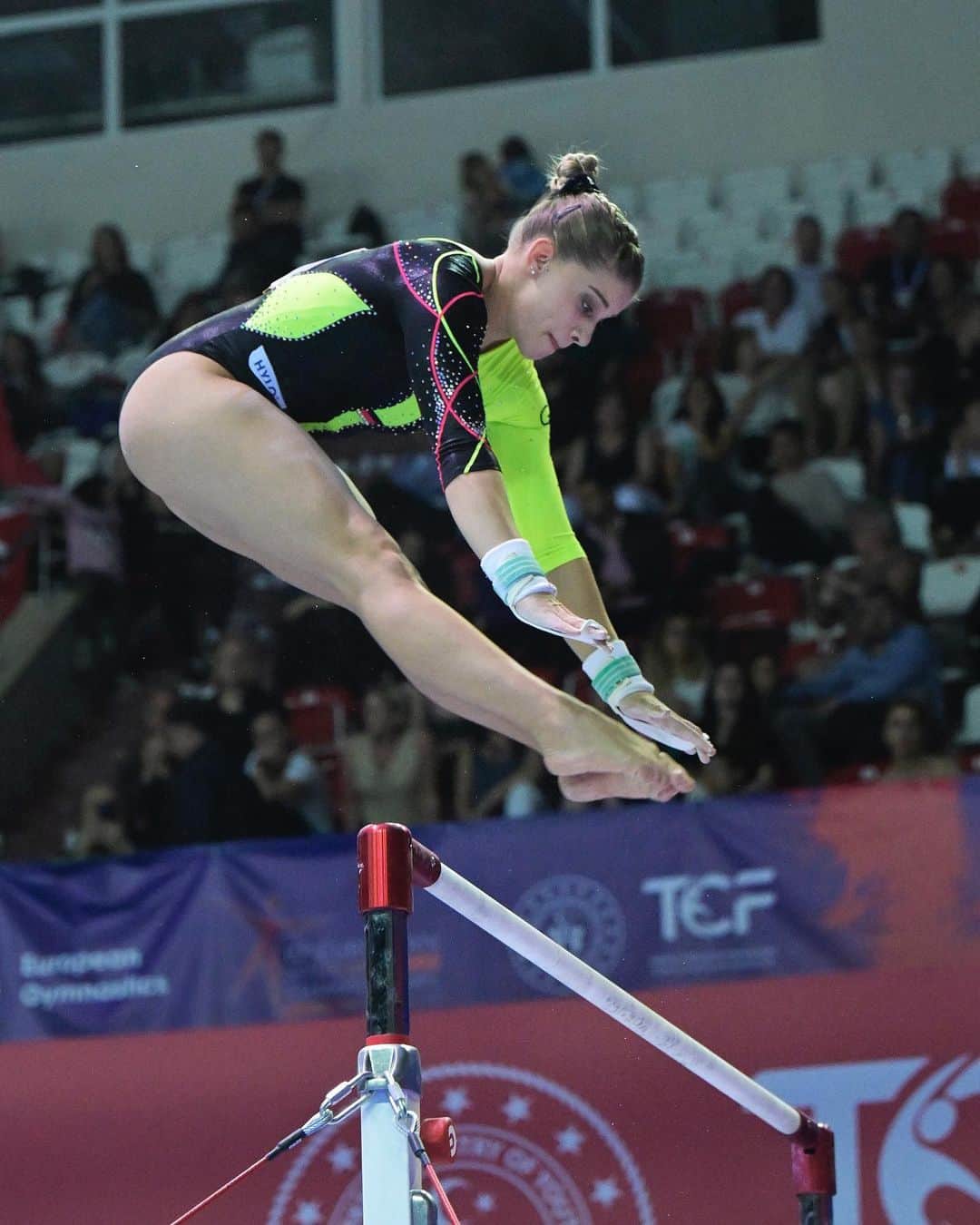 エリザベト・ザイツのインスタグラム：「Bars finals today @ european championships ✨💫  #excited #eliseitz #europeanchampionships #europeanchampion #antalya」