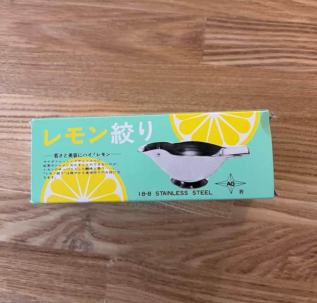 福島暢啓のインスタグラム：「🍋 レモン絞りを買いました。 ほとんどジャケ買いです。」