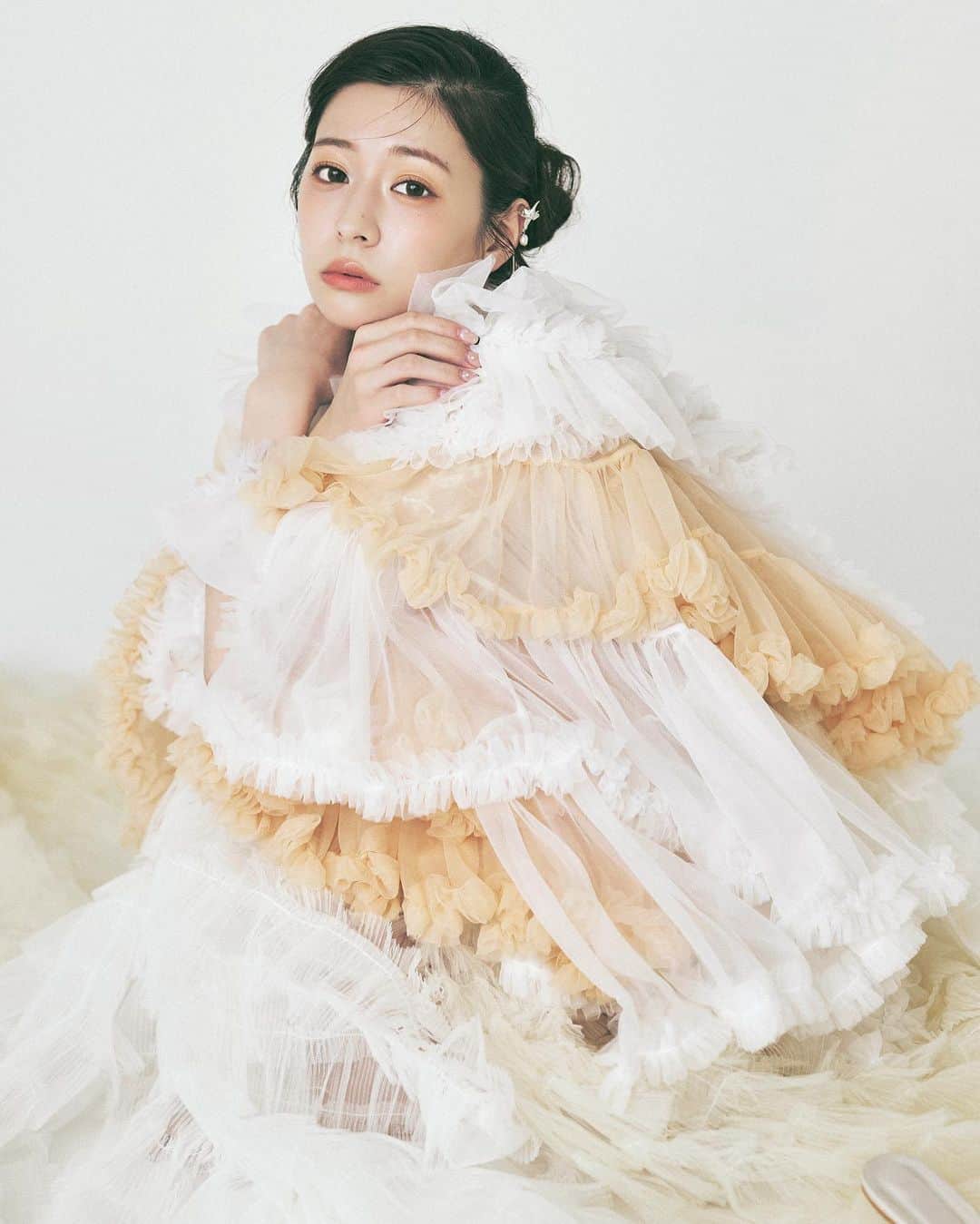ARAKI SHIROさんのインスタグラム写真 - (ARAKI SHIROInstagram)「-portraits with fluffy dress🌸🐣🌸(white&yellow orange ver.)-  starring @fukasemio ph @yutomono9 h&m @ooki_miho_  stylist @hizuki__am2.00  costume by me  #fluffydress #ARAKISHIRO #アラキシロウ」4月15日 16時50分 - arakishiro