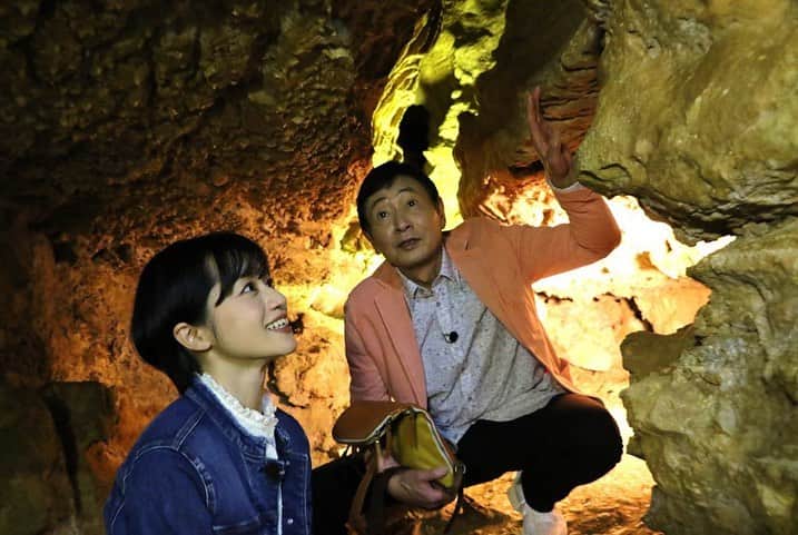 テレビ大阪「おとな旅あるき旅」さんのインスタグラム写真 - (テレビ大阪「おとな旅あるき旅」Instagram)「.  -------------------------------------------  きょうの#おとな旅あるき旅 は…  春の和歌山🐟奇跡の海岸と美味いもん  ------------------------------------------  絶景と海の幸を和歌山で堪能！  絶品クエランチに 湯浅で獲れた新鮮の海の幸の数々に舌鼓！！  かけると何でも燻製になるカカオ醤油とは！？  自然の奇跡・洞窟に眠る不思議とは…  ぜひご覧ください！  -------------------------------------------  #三田村邦彦 #斉藤雪乃 #テレビ大阪 #和歌山 #湯浅 #和歌山観光 #和歌山グルメ #白崎海洋公園 #平佐館 #戸津井鍾乳洞 #稲むら火の館 #湯浅伝統建造物保存群 #湯浅醤油 #湯浅醤油有限会社 #海ひこ #クエ」4月15日 16時50分 - tvo.otonatabi
