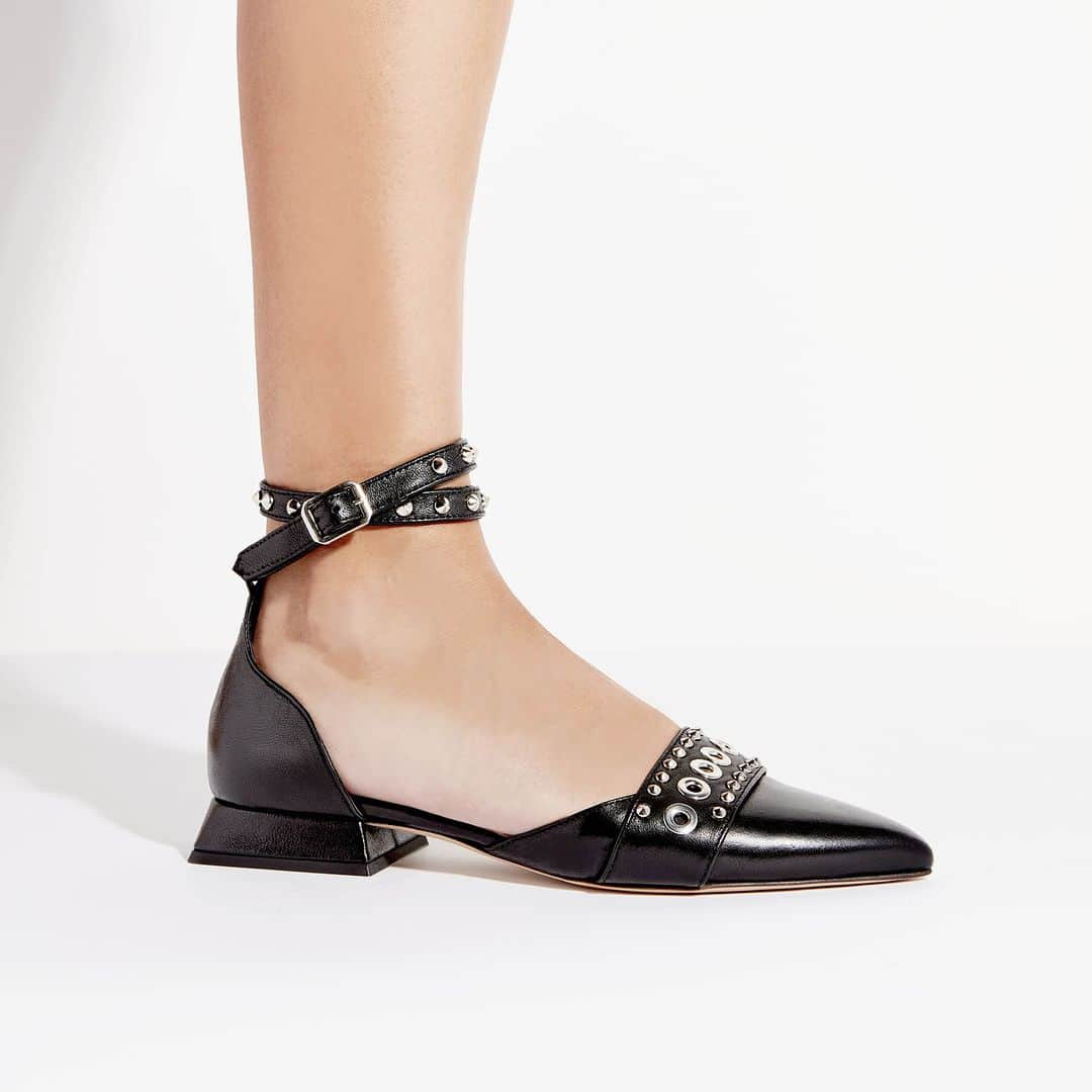 のインスタグラム：「Black flat shoes with distinctive micro-studs and metal eyelets! #ss23 #janetajanet」