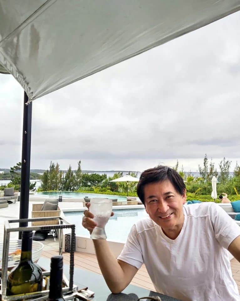藤岡幸夫のインスタグラム：「かみさんと結婚３４執念記念で沖縄に来てまふ🔥人生の修行❗ひと回り成長して帰りまふ🤣…しかも雨😇… ところで美容には全く興味ないのにあーた、かみさんから肌の若返りを命令され指定のクリームを購入😁その名もヴぁロン💥効いてるのか全然わかんないけど…まぁいいや…↓ http://www.fujioka-sachio.com/fromsachio/fromsachio.htm」