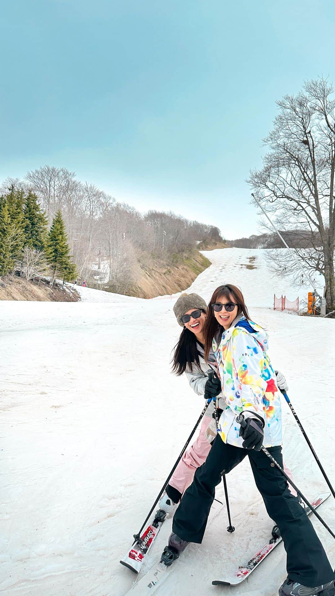 yeNahのインスタグラム：「思い出📽️🤍初山形👩‍👦👩‍👦 初春スキー⛷️🌸 また次ね💞 @kanahoshino0228   #springski #motherandsonbond #春スキー #母子旅行 #蔵王温泉スキー場 #母と息子」