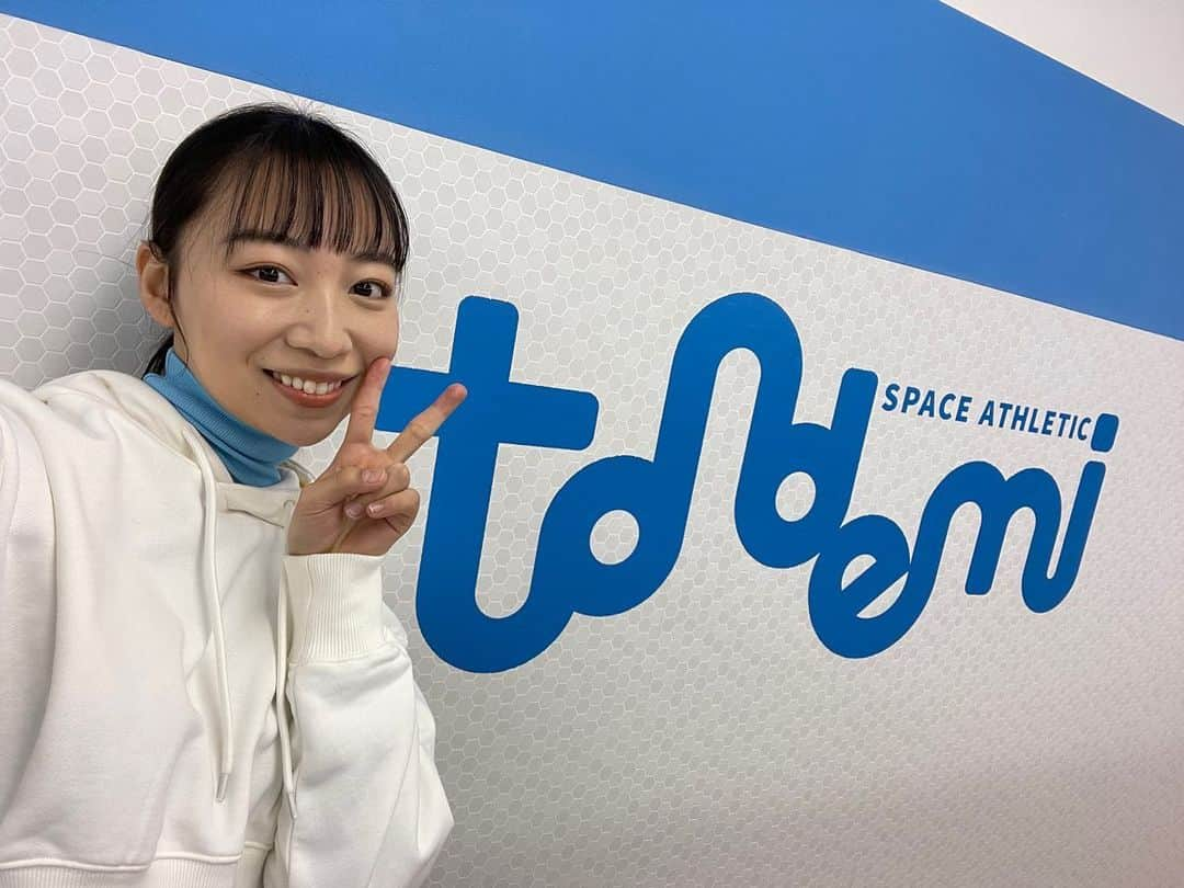 鈴木海那さんのインスタグラム写真 - (鈴木海那Instagram)「バンダイナムコアミューズメント"トンデミ"tondemi  📺TVCM 💻WEBホームページ 📱SNS広告  学生役として屋内アスレチック施設満喫してきましたー⭐️ 気になってたけど、行ったことがなくてワクワクドキドキしながら楽しんじゃった🤩🤩  4/30まで春の新生活応援キャンペーン実施しているみたいなのでファミリーやグループ皆んなで行ってみてね🎪  お天気の悪い今日なんかもピッタリ！体いっぱい動かせるよ〜💪  #バンダイ #バンダイナムコ #バンダイナムコアミューズメント #トンデミ #tondemi #室内アスレチック #屋内アスレチック #アスレチック」4月15日 17時17分 - suzuki_miina