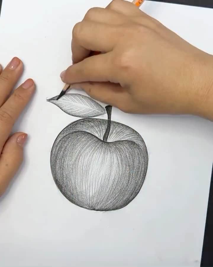 ValGarlandのインスタグラム：「Pencil Me In ✍️✍️✍️✍️  Douyin: lele98981 and lindang666 @artworkunity」