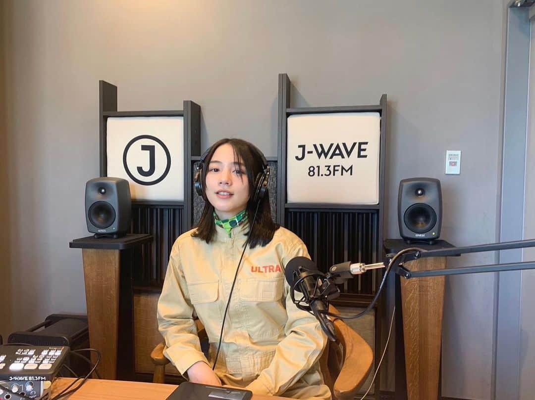 のインスタグラム：「明日23時からは、J-WAVE TOPPAN INNOVATION WORLD ERA、3週目はのんのナビゲート！  ゲストはこのつなぎが鍵になってる。 現代美術アーティストのヤノベケンジさん。 ウルトラファクトリーにお邪魔した事があるんだよー。楽しかったなー。 お楽しみに。  #jwave #era813」