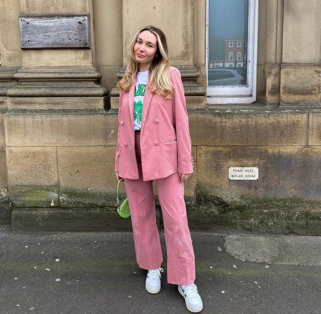ゴーラのインスタグラム：「A moment for our Topspin 👟⁠ ⁠ Styled by @styledbysophiemc⁠ ⁠ Shop now at Gola.co.uk⁠ 🔎 style: Topspin」