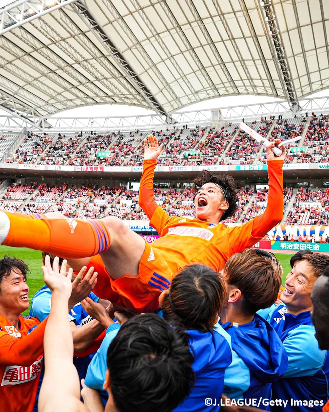 Goal Japanさんのインスタグラム写真 - (Goal JapanInstagram)「🟠 #伊藤涼太郎 の3ゴールで逆転勝利！🔵 アビスパ福岡の1点リードで迎えた後半ATに伊藤が連続ゴール！ハットトリックを達成し、#アルビレックス新潟 に4試合ぶりの勝利をもたらした！(Photo: J.LEAGUE / Getty Images)  #soccer #football #meijiyasudaseimeijleague #jleague #albirexniigata #albirex #ryotaroito #サッカー #フットボール #明治安田生命Jリーグ #Jリーグ #⚽」4月15日 17時20分 - goaljapan