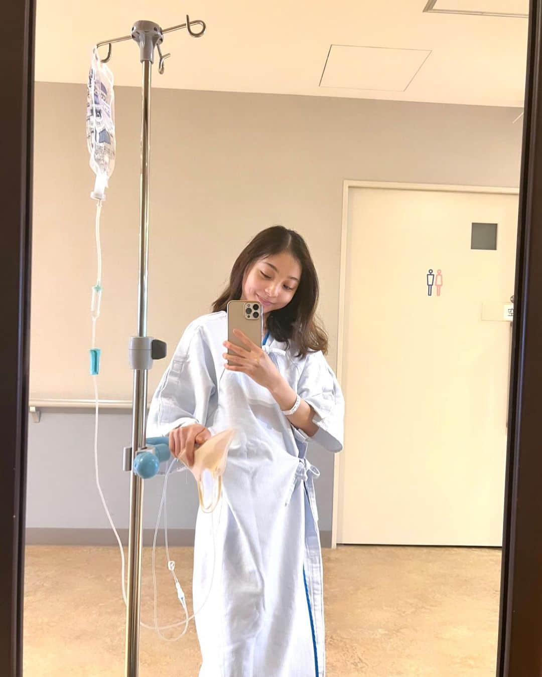 中野怜美さんのインスタグラム写真 - (中野怜美Instagram)「I had a knee surgery on Thursday. It is frustrating sometimes not be able to dance, but I will try to be patient and take it one day at a time to recover fully. I am so grateful for the support my amazing friends, family and TBS team @teatruldebaletsibiu have provided me, it left me feeling very cared for & warmed my heart. I will come back stronger🍀 去年の夏から膝の痛みで悩まされ、2月には膝が110度以上曲がらなくなり日常生活も困難な状態となった為、今回手術することを決断しました。無事に手術を終えることが出来、家族、友達、周りの皆さんに支えられて感謝の気持ちでいっぱいです。 健康第一、これからリハビリが始まりますが焦らず、少しずつ頑張ります。」4月15日 17時33分 - reminakano