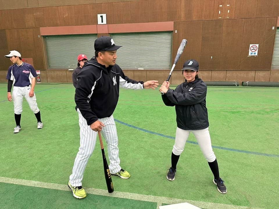 井口資仁さんのインスタグラム写真 - (井口資仁Instagram)「あいづスポーツフェスティバル 野球教室を行いました⚾️  野球教室後は 福島ファイヤーボンズを応援📣 ハーフタイムではフリースローに挑戦💦 球技の中で1番苦手なバスケなんで 緊張しましたが、見事に…🏀 距離感全く分からなかったです 動画をご覧になって下さい。  #井口忠仁 #井口資仁 #野球教室 #あいづスポーツフェスティバル #会津若松 #福島ファイヤーボンズ」4月15日 17時30分 - iguchi.tadahito6