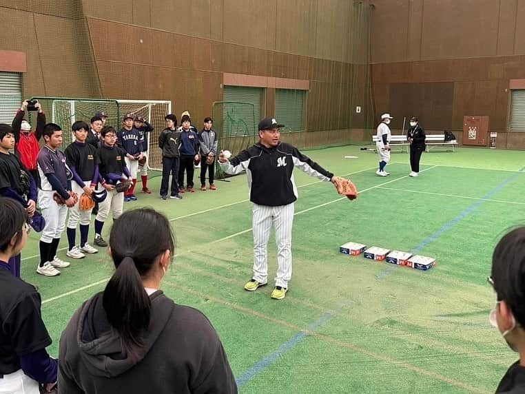 井口資仁さんのインスタグラム写真 - (井口資仁Instagram)「あいづスポーツフェスティバル 野球教室を行いました⚾️  野球教室後は 福島ファイヤーボンズを応援📣 ハーフタイムではフリースローに挑戦💦 球技の中で1番苦手なバスケなんで 緊張しましたが、見事に…🏀 距離感全く分からなかったです 動画をご覧になって下さい。  #井口忠仁 #井口資仁 #野球教室 #あいづスポーツフェスティバル #会津若松 #福島ファイヤーボンズ」4月15日 17時30分 - iguchi.tadahito6