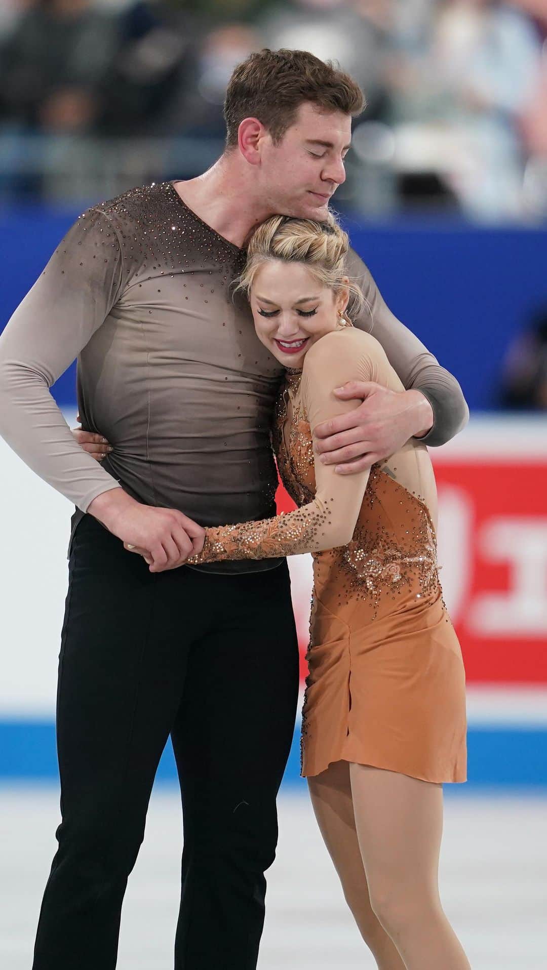 アレクサ・シメカのインスタグラム：「📺 Knierim / Frazier fly high to take another win at #WTTFigure 🔥⛸🤩   #FigureSkating」