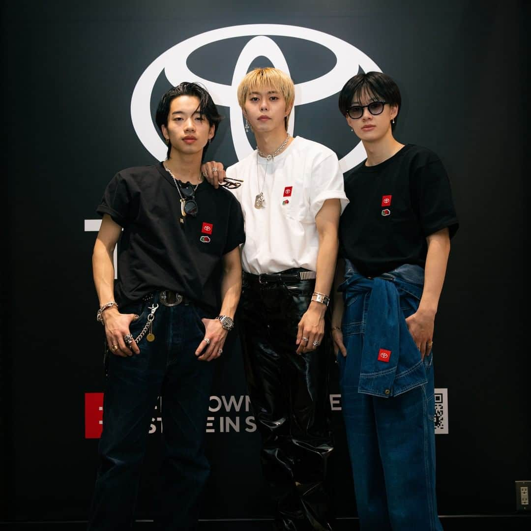 TOYOTAさんのインスタグラム写真 - (TOYOTAInstagram)「TOYOTA POPUP @yentownmarket 2023.3.17 ‒ 3.31 @parco_shibuya_official 3F  3月17日から3月31日まで開催されたTOYOTA DYTD POPUPでは、様々かつ多彩なゲストが集結。 今回のPOPUPの目玉は、チョコレートプラネットさん、ダンサーのReiNaさん、スケーターのKyonosukeさんをモデルとして起用したことであり、大好評だったFruit Of The LoomとLeeとのコラボ商品を、それぞれが独自のスタイルで着こなしていました。  さらに、海外やZ世代を中心に人気を集める豪華な方々が店頭に来店し、今回のPOPUPを盛り上げてくださいました。  コラボ商品に関しては、引き続きオンラインで購入可能のため、気になる方はYEN TOWN MARKETのウェブサイトをぜひチェックしてください。  A variety of diverse guests gathered at the TOYOTA DYTD POPUP, which was held for two weeks starting March 17. Chocolate Planet, dancer ReiNa, and skater Kyonosuke were among the guests who wore the highly popular Fruit Of The Loom and Lee collaboration products in their own unique styles. The collaboration products will continue to be available for purchase online! The collaboration products are still available for purchase online, so if you are interested, please check out the YEN TOWN MARKET website!  #TOYOTA #トヨタ #DYTD #DriveYourTeenageDreams #ShibuyaPARCO #渋谷PARCO #ポップアップ #Lee #FruitoftheLoom #mirin #hitomi #momoca #ogiyuka」4月15日 18時00分 - toyota_jp