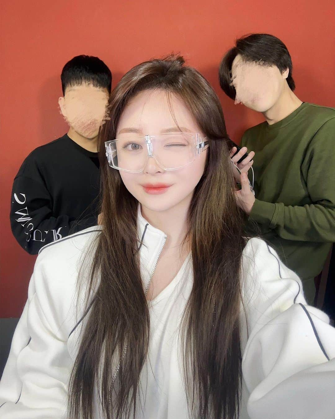 スヒョンのインスタグラム：「♥ 중학교 때부터 백날을 함께 했는데 서로 이성의 감정이라곤 정말 1도 없는 우리들 💃🏻 지난주 불토 사진 슬쩍 올리고 갑니다.. )) 𝑱𝒂𝒏𝒈𝒔𝒖𝒉𝒚𝒖𝒏」
